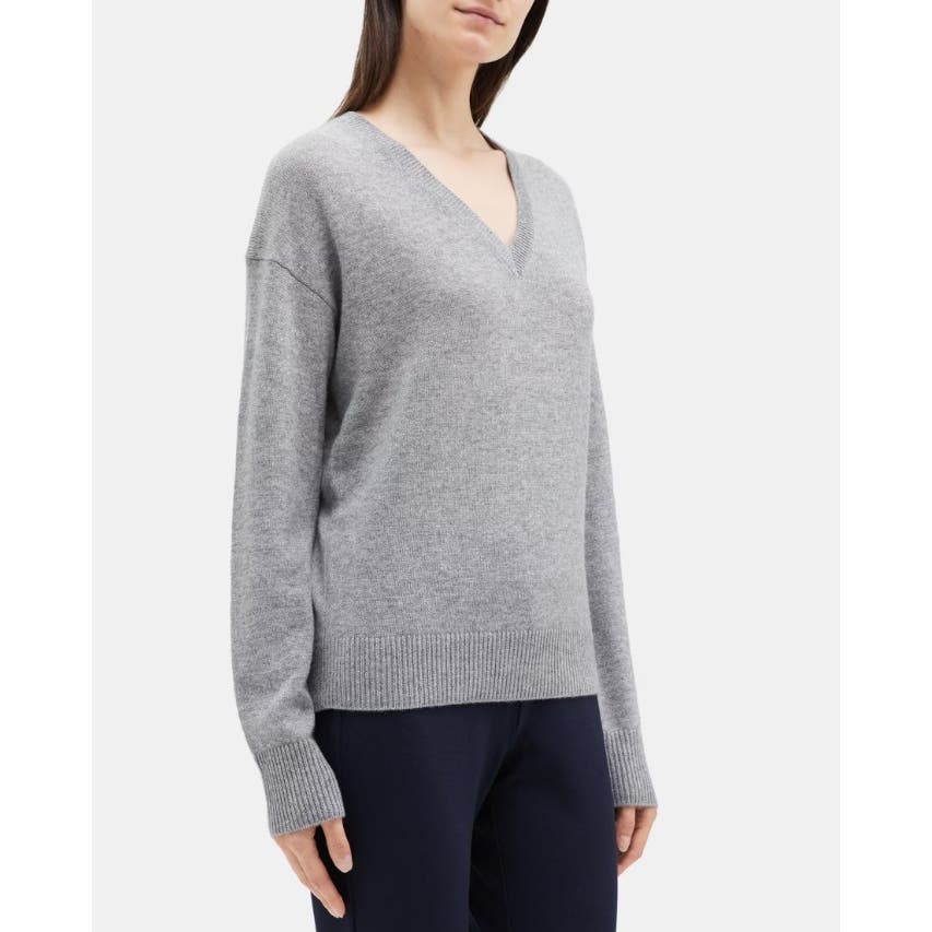 Theory Ladies V-Neck Sweater in Cashmere Husky Gray