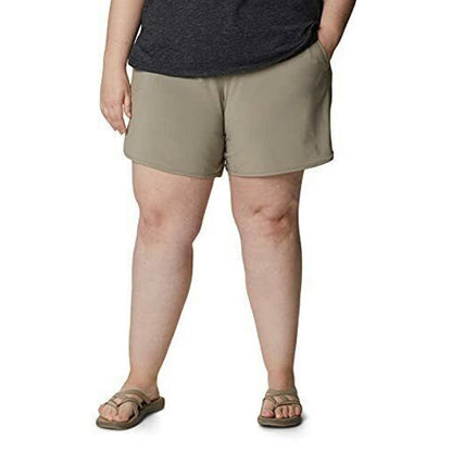 Columbia Women's Plus Size Bogata Bay Stretch Shorts Tusk