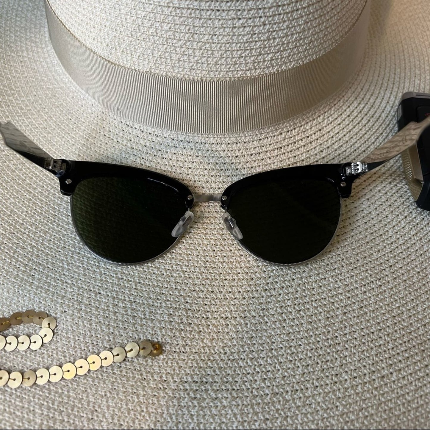 GUCCI Black & Gold Sunglasses w/ Dust Bag & Velvet Case