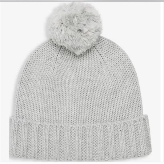 UGG Light Gray Knit Hat w/ Yarn, Pom-Pom Beanie, NWT!!