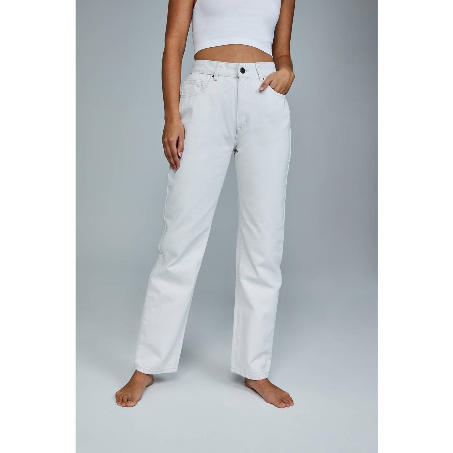 Cotton On Ladies White Long Staright Leg Jeans, Front & Back Pockets, Size 4 NWT