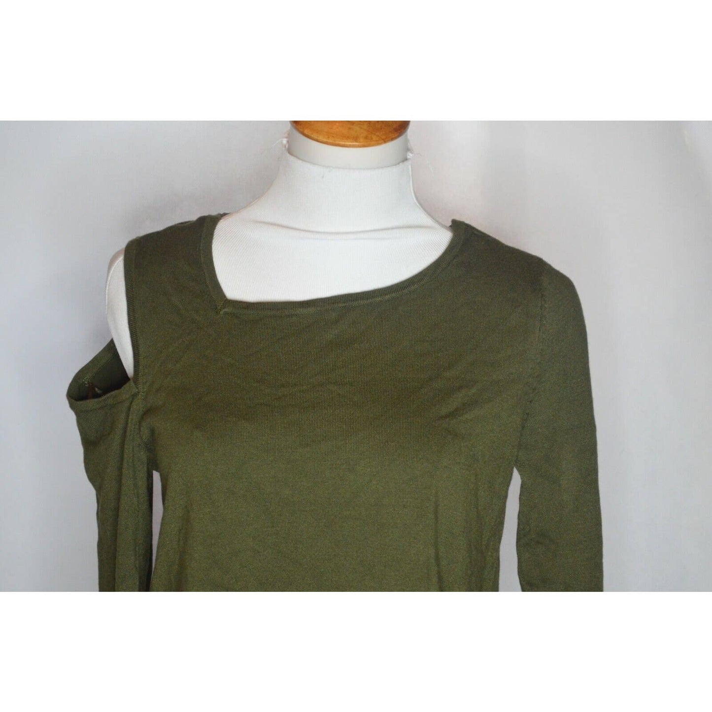 ALFANI, Ladies Autumn Blush Moss Green Sweater, Cold Shoulder, Size Small, NWT